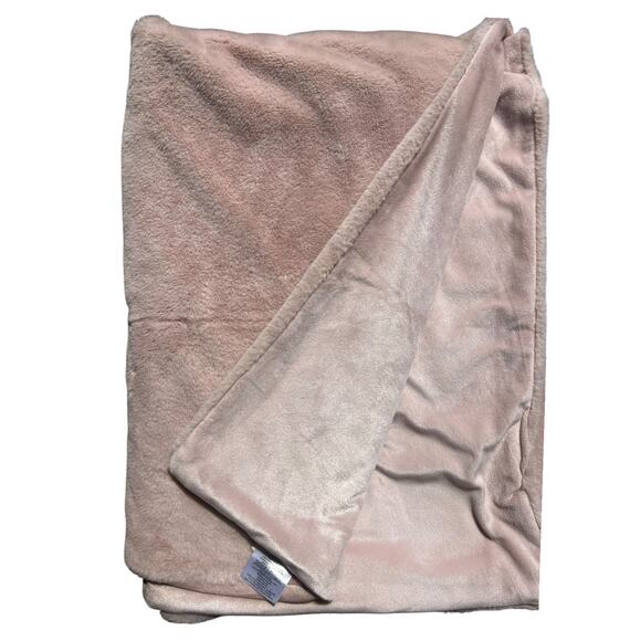 NWOT Blanc & Bleu Pink Faux Fur Plush Throw 50"x70" - Picture 4 of 4